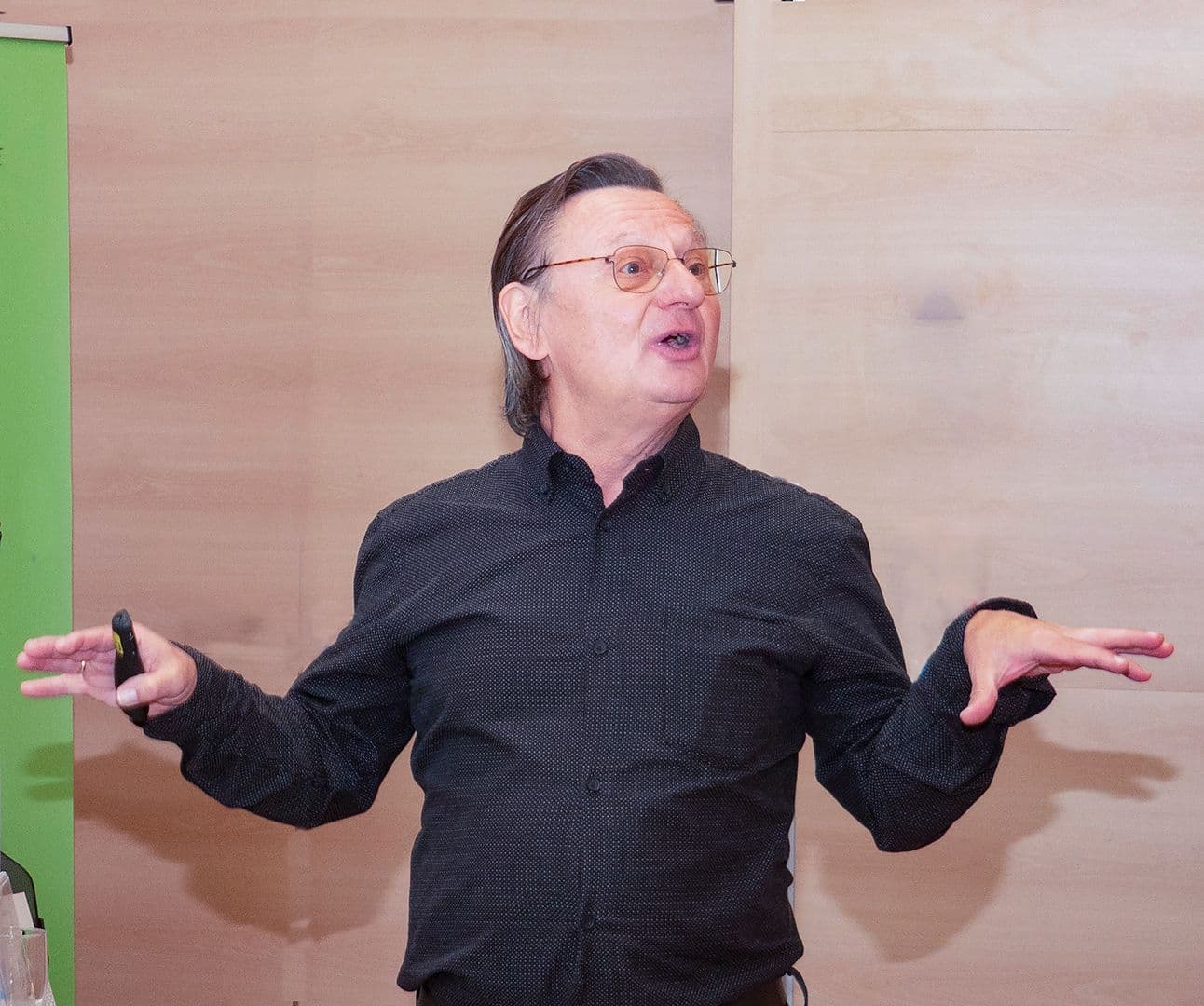 Alfred Flint vermittelt das chemische Gleichgewicht